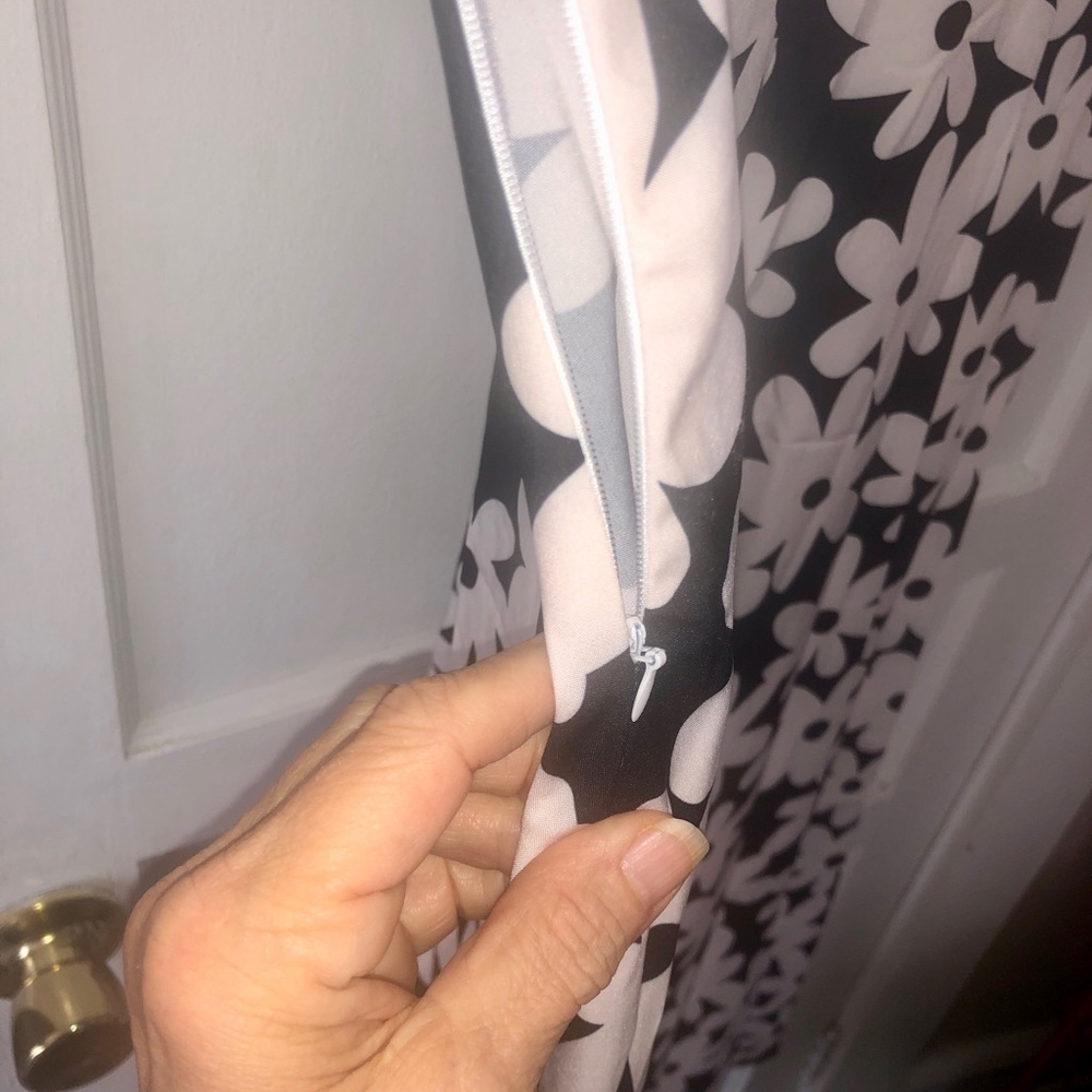 Vintage Daisy Flower Dress - Picture 7 of 7